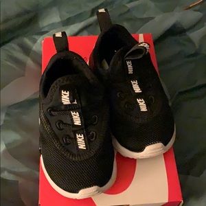 Nike Ashin Tennis shoes